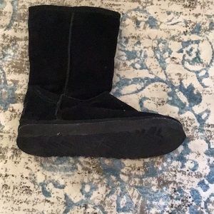 Woman’s black UGG’s